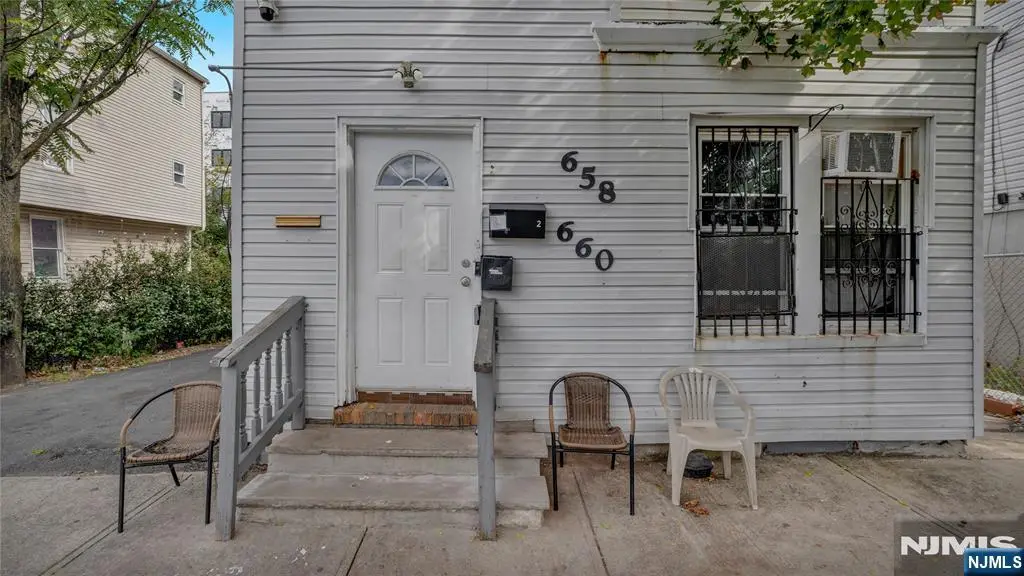 658-660 12th Street, Newark, NJ 07103 - #1
