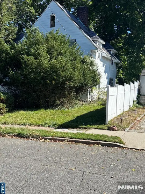 123 N Vivyen Street, Bergenfield, NJ 07621