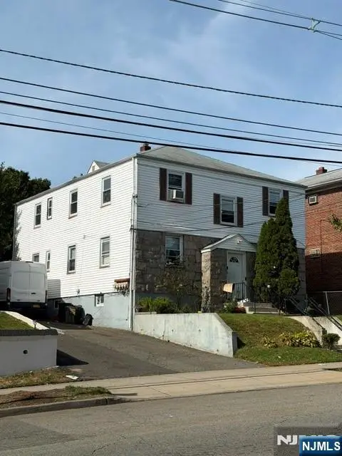 352 Lakeview Avenue, Clifton, NJ 07011