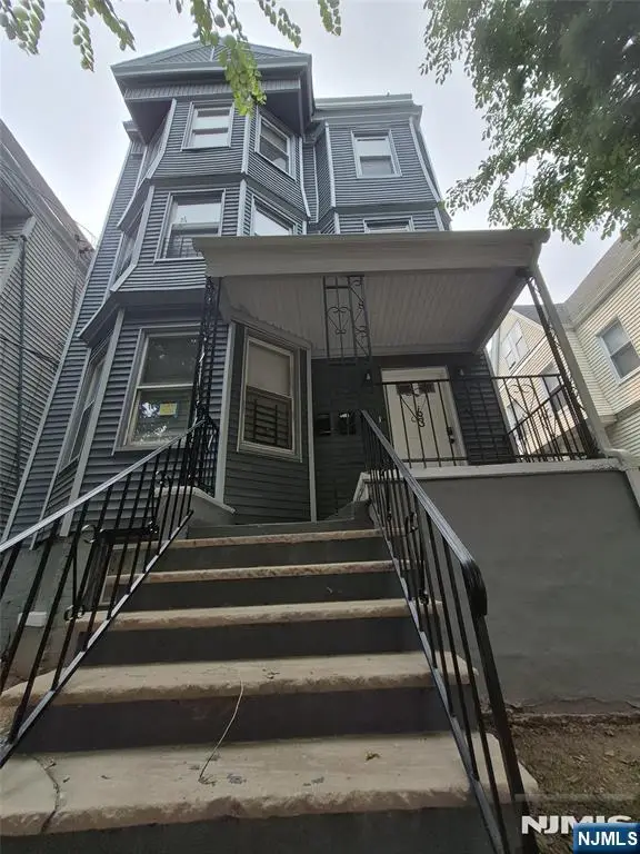 63 7th Street, Newark, NJ 07107