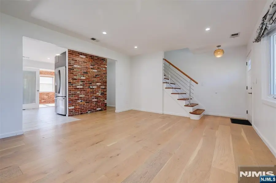 4 James Place, Secaucus, NJ 07094 - #2
