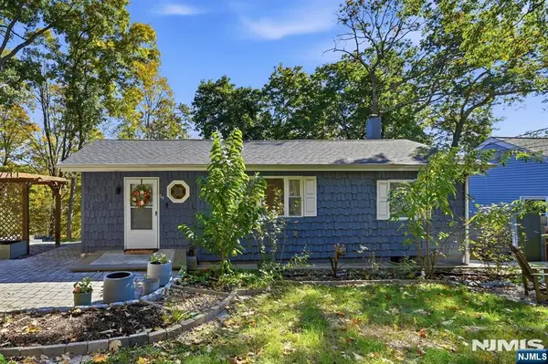 64 Truman Boulevard, Oakland, NJ 07436