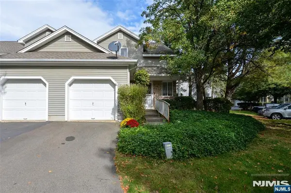 26 Meadow Pond Road, Hamburg, NJ 07419