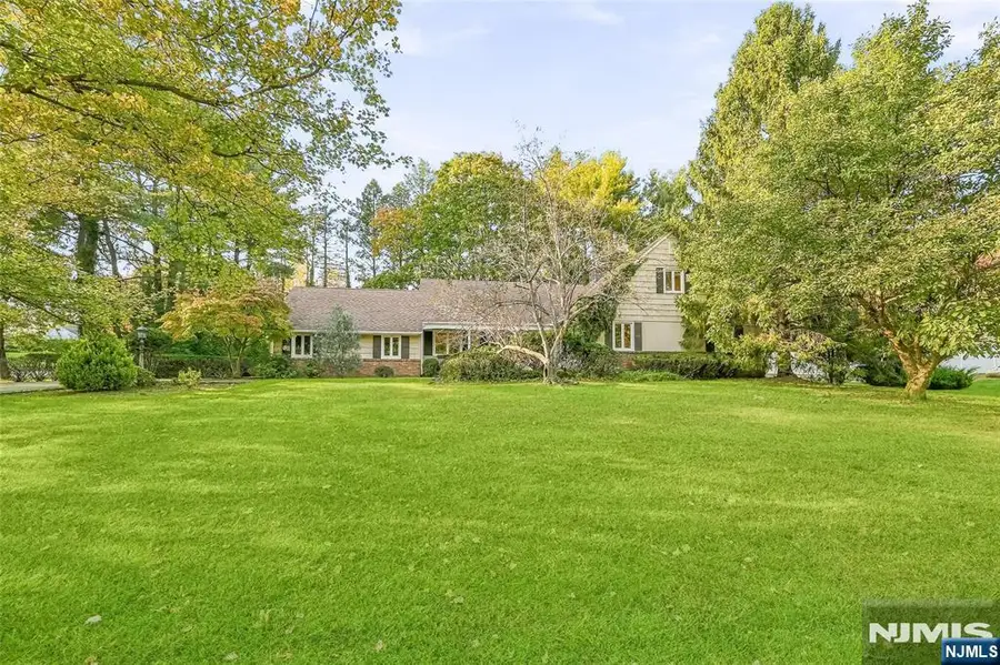 389 W Shore Drive, Wyckoff, NJ 07481 - #2