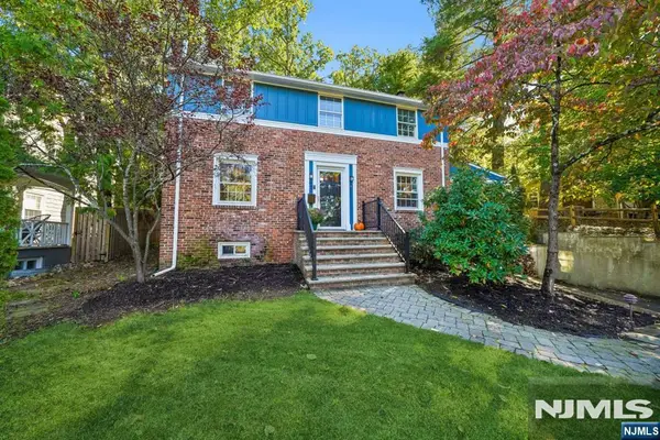45 Wayland Drive, Verona, NJ 07044