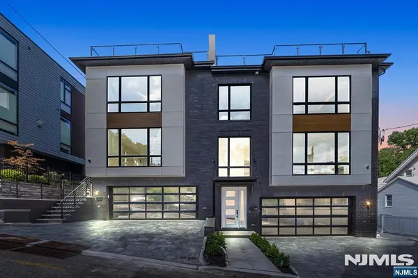10B Hooks Lane, Edgewater, NJ 07020