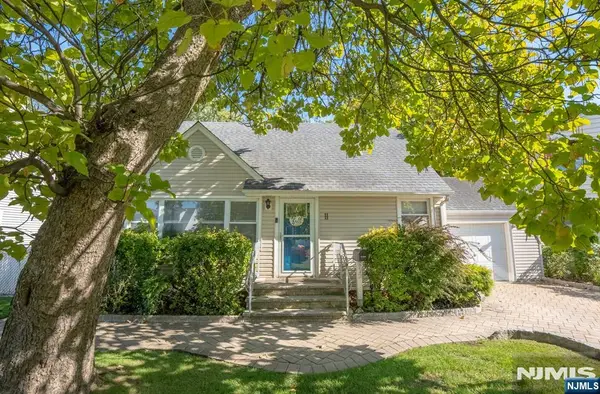 11 Jackson Place, Moonachie, NJ 07074