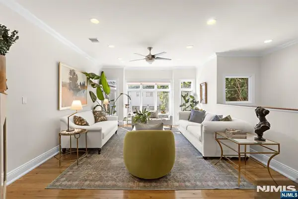 31 Leary Lane A, Edgewater, NJ 07020