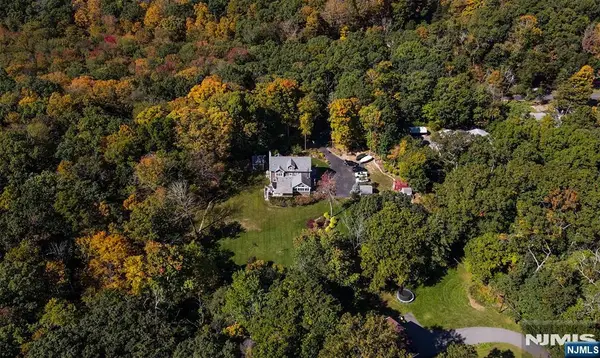 39 Red Mine Road, Wanaque, NJ 07465