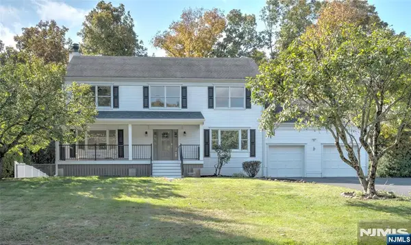 14 Lauren Court, Stanhope, NJ 07874