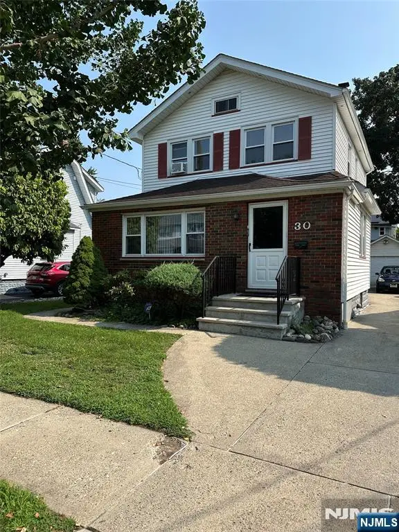 30 Carnation Street, Bergenfield, NJ 07621