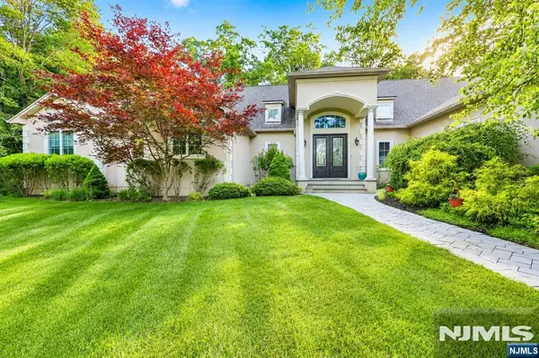 41 Wildwood Road, Saddle River, NJ 07458