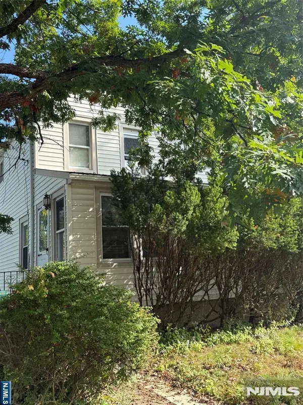 26 Pierce Avenue, Midland Park, NJ 07432