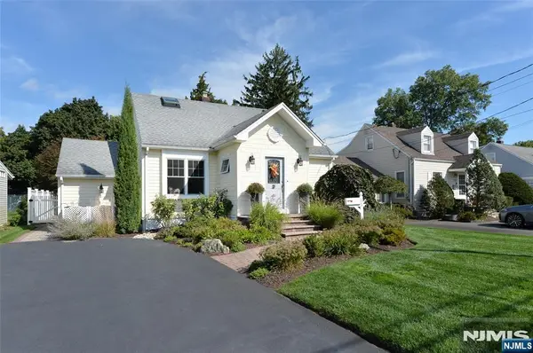 36 Manor Avenue, Pequannock Township, NJ 07444