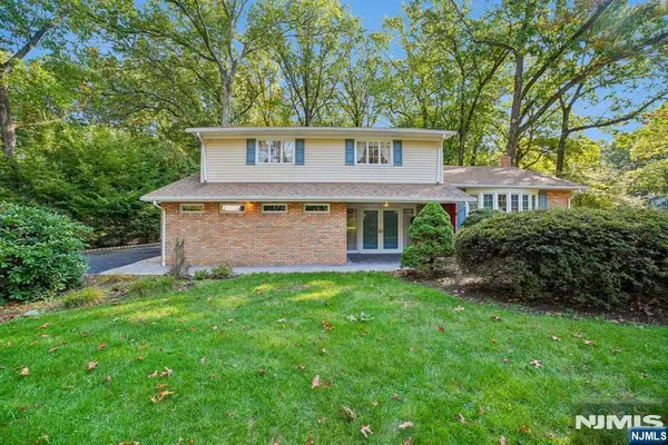 29 Gabriel Way, Twp of Washington, NJ 07676
