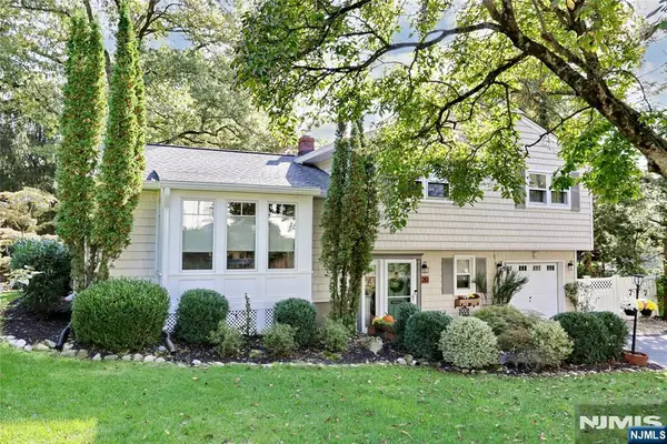20 Manson Place, Hillsdale, NJ 07642