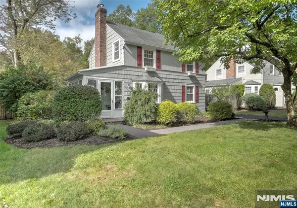 52 Crescent Road, Livingston, NJ 07039