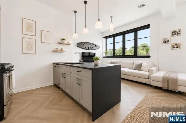 142 Charles Street 403, Jersey City, NJ 07307 - #1