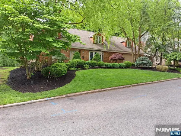 21 Hopkins Street, Hillsdale, NJ 07642