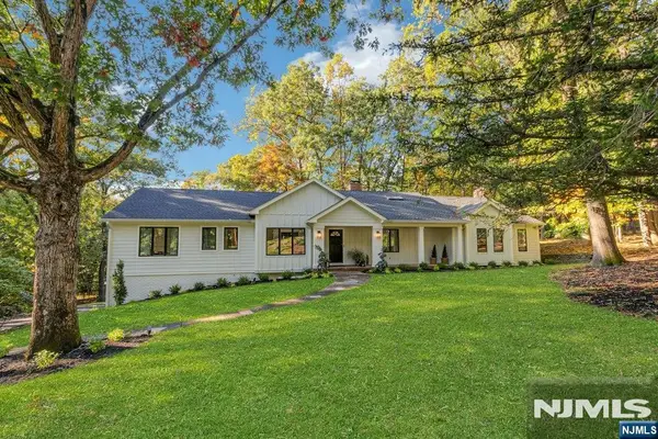 888 Briarwoods Road, Franklin Lakes, NJ 07417