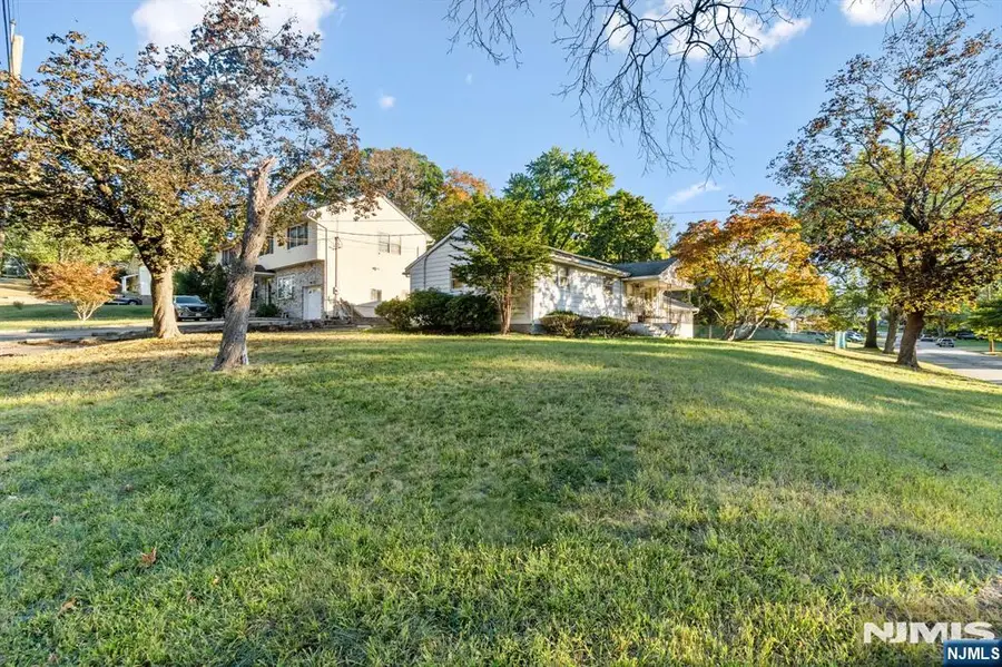 2 Overlook Avenue, Little Falls, NJ 07424 - #3