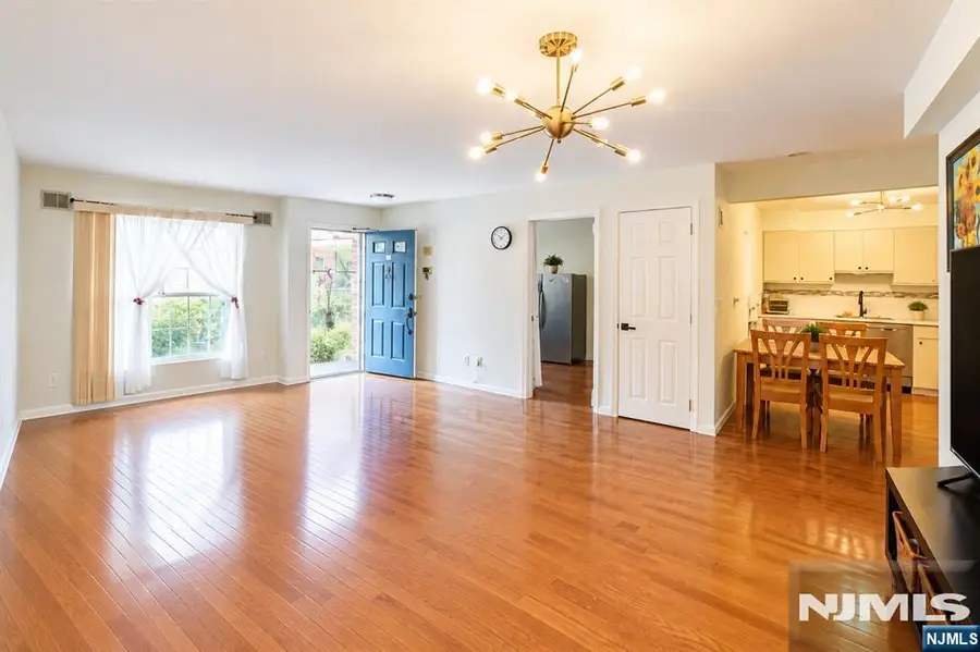 252 Village Circle Drive 1121, Fort Lee, NJ 07024 - #3