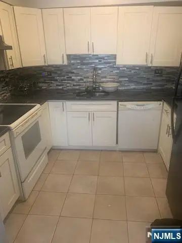 784 6th Street 776, Newark, NJ 07107