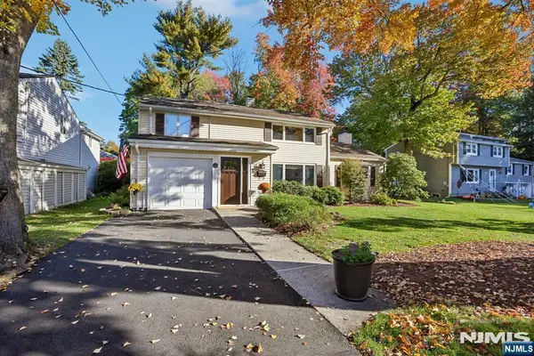 29 Donald Place, Waldwick, NJ 07463