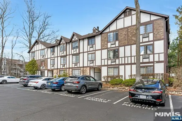 1419 Faulkner Court, Mahwah, NJ 07430