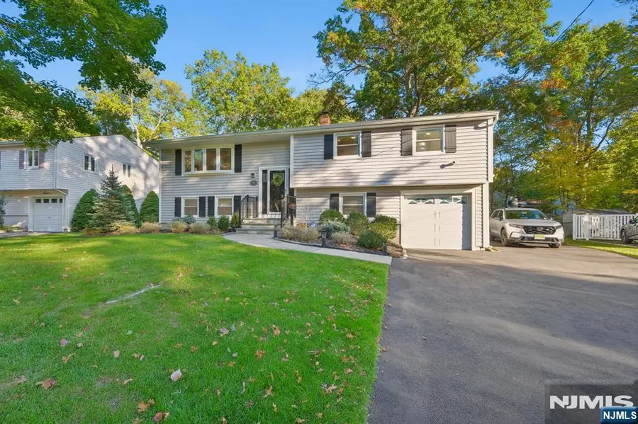 12 Knollwood Drive, Livingston, NJ 07039 - #2