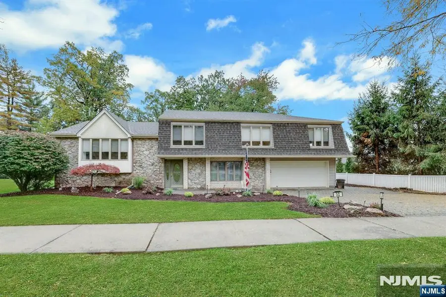 32 Clinton Lane, Wayne, NJ 07470 - #2