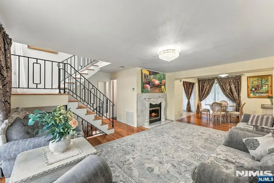 21 Yorkview Drive B6, Edgewater, NJ 07020 - #2