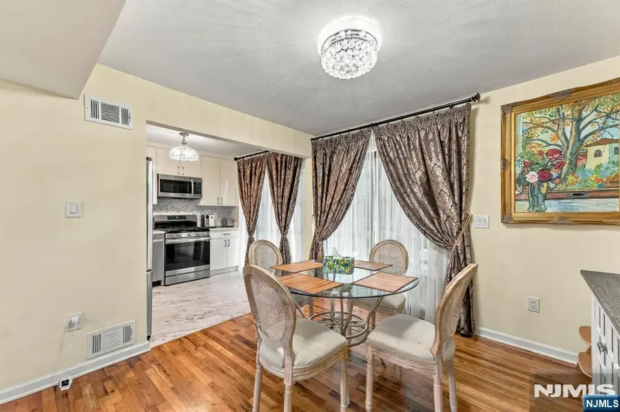 21 Yorkview Drive B6, Edgewater, NJ 07020 - #3