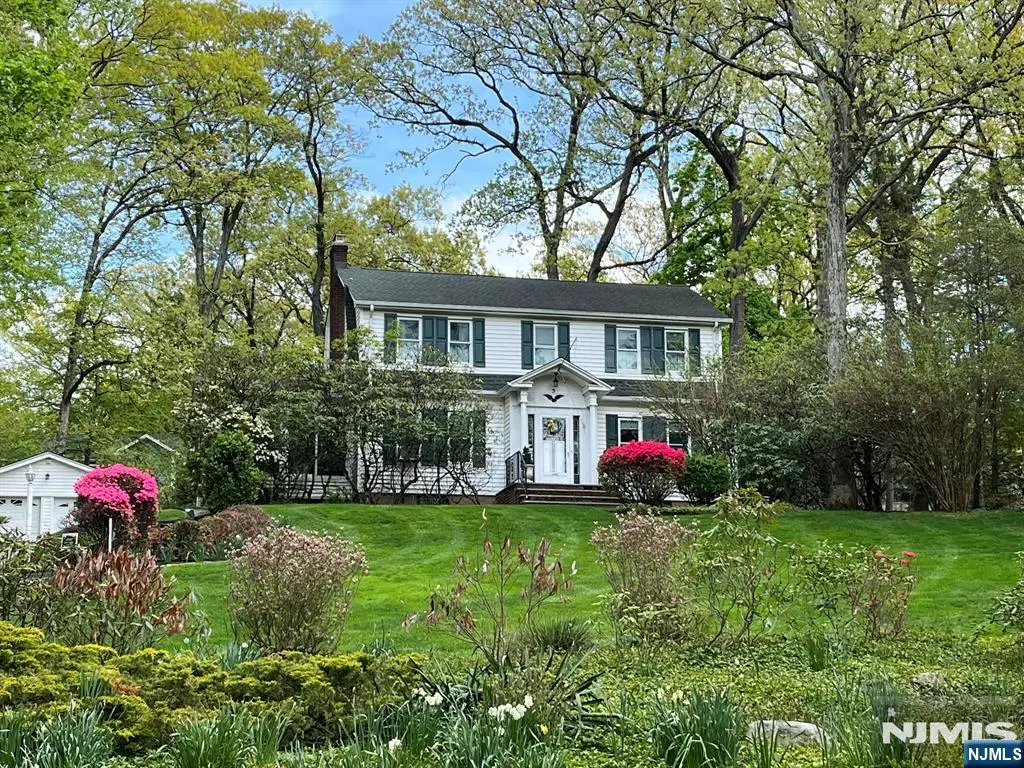 5 Upland Way, Verona, NJ 07044 - #1