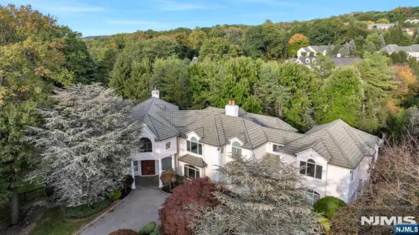 11 Fairway Court, Cresskill, NJ 07626
