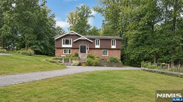 10 Edward Circle, Montville Township, NJ 07045