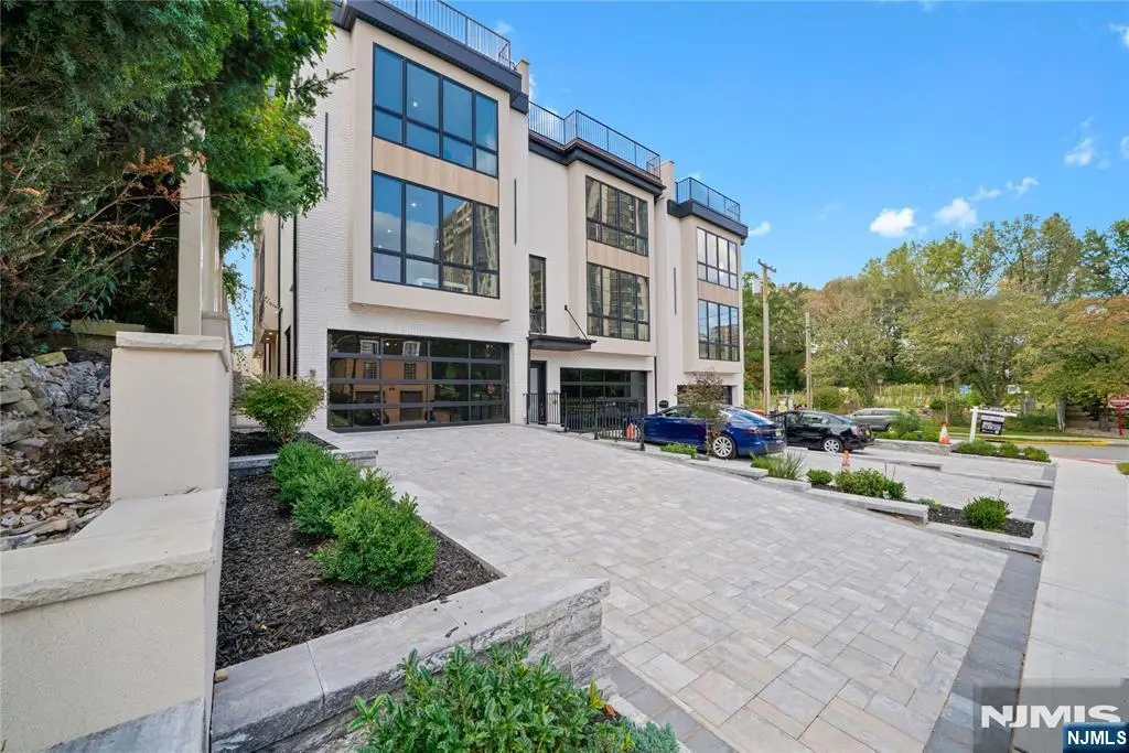470 Palisades Boulevard, Fort Lee, NJ 07024 - #1