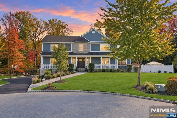 18 Heritage Lane, Mahwah, NJ 07430