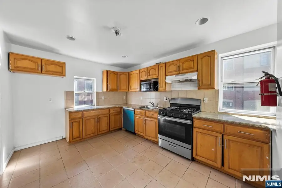 524 Mulberry Street, Newark, NJ 07114 - #2