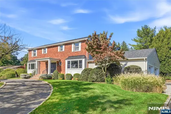 4 Tremont Terrace, Livingston, NJ 07039