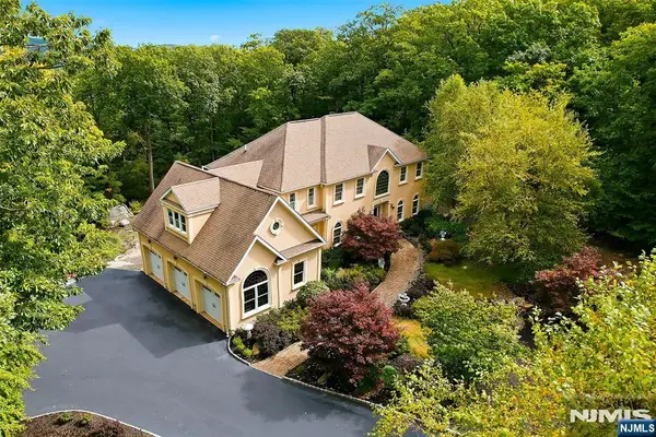 21 Pine Hill Road, Mahwah, NJ 07430