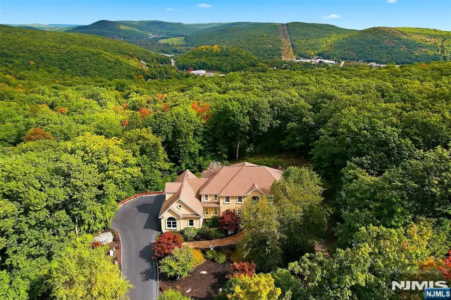 21 Pine Hill Road, Mahwah, NJ 07430 - #2