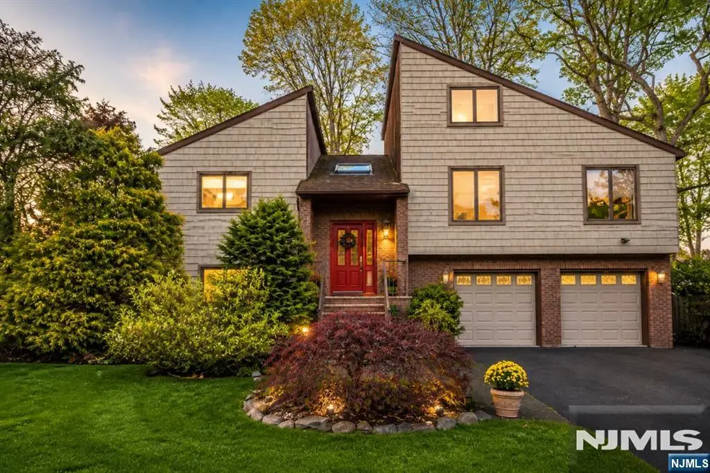 4 Lesa Lane, Hillsdale, NJ 07642 - #1