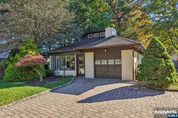 521 Cleveland Avenue, River Vale, NJ 07675
