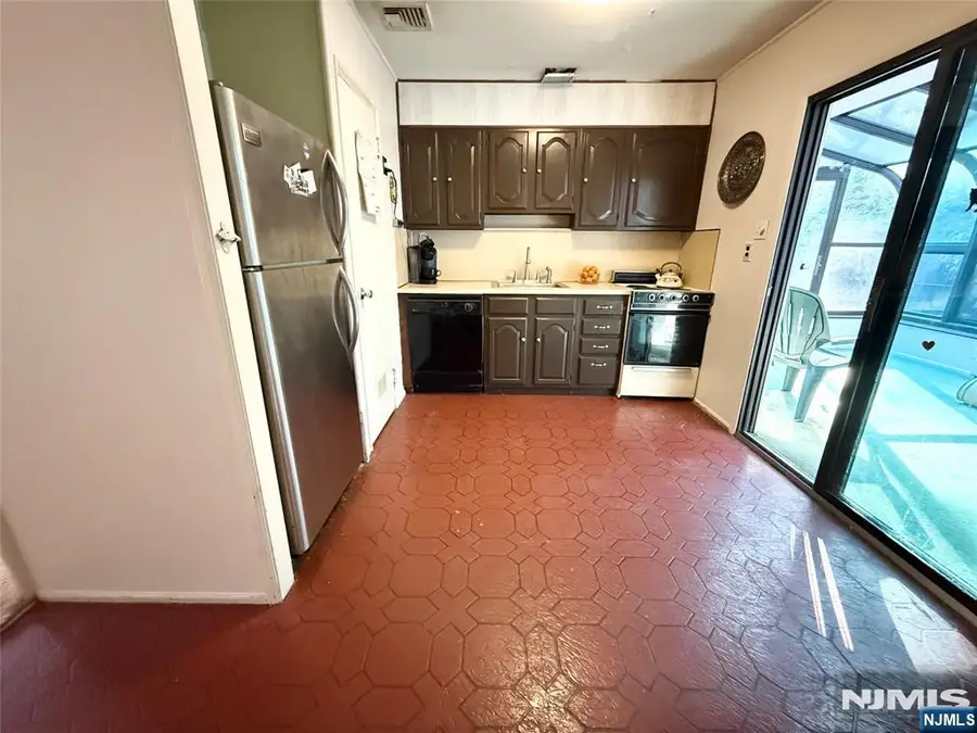 198 Howard Avenue, Rochelle Park, NJ 07662 - #3