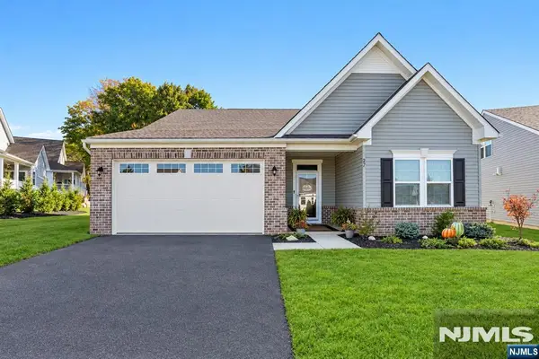 27 Harris Hawk Road, Washington Twp, NJ 07882