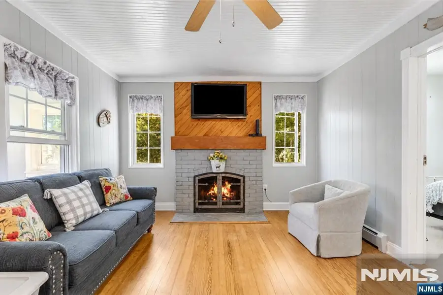 29 Lakeside Road, Hewitt, NJ 07421 - #2
