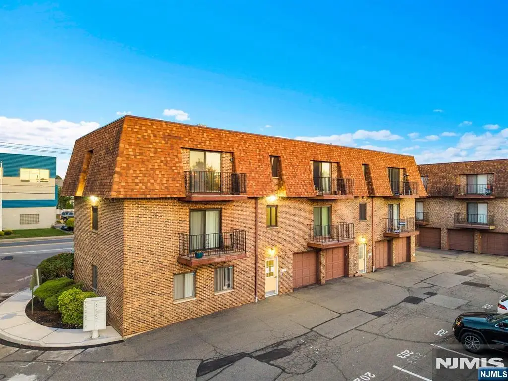 825 Riverside Avenue 13, Lyndhurst, NJ 07071 - #1