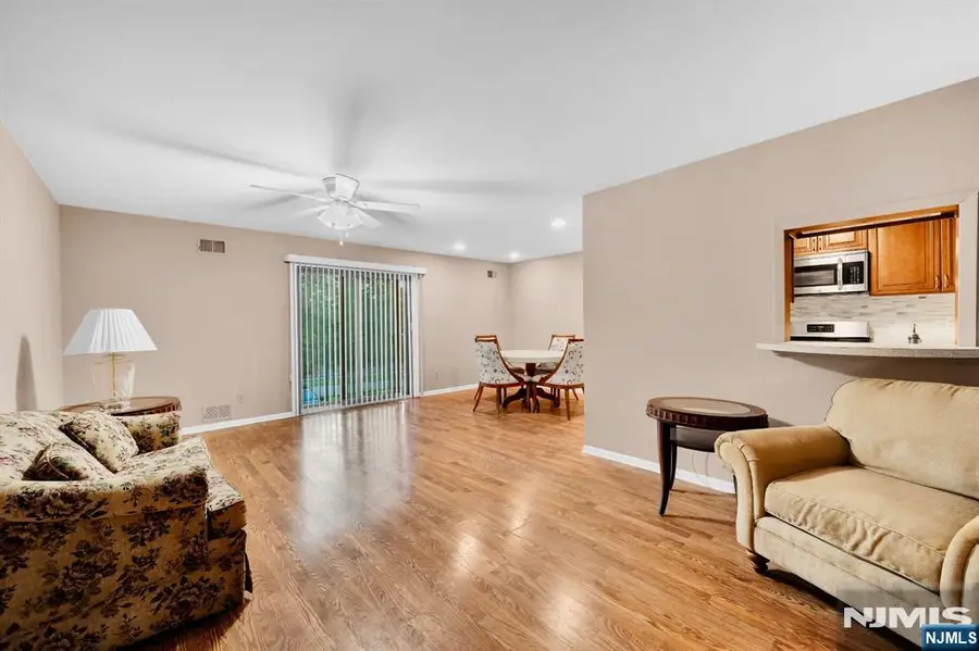 825 Riverside Avenue 13, Lyndhurst, NJ 07071 - #2