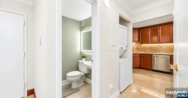 1055 River Road 302, Edgewater, NJ 07020